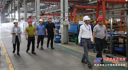 中國工程機(jī)械工業(yè)協(xié)會(huì)挖掘機(jī)分會(huì)秘書長(zhǎng)李宏寶訪問安徽柳工
